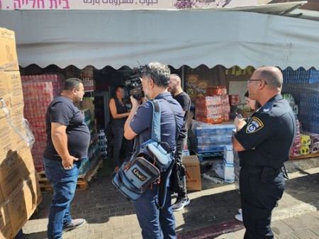 شرطة الاحتلال تحارب المنتجات الفلسطينية في سوق برطعة التجاري